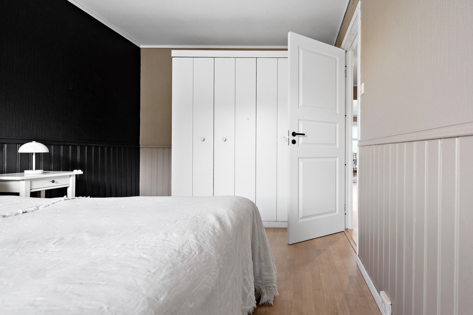 Hovedsoverom på 11m² med god plass for garderobe. Galleribilde