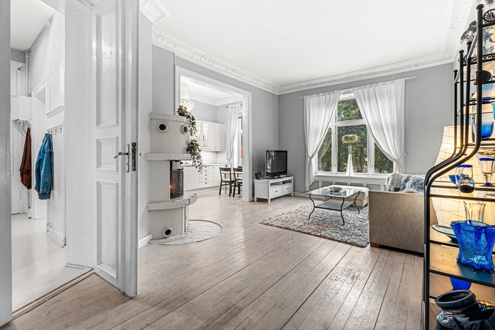 Dette er en stor selveierleilighet over to plan i en klassisk bygård sentralt på Bislett Galleribilde