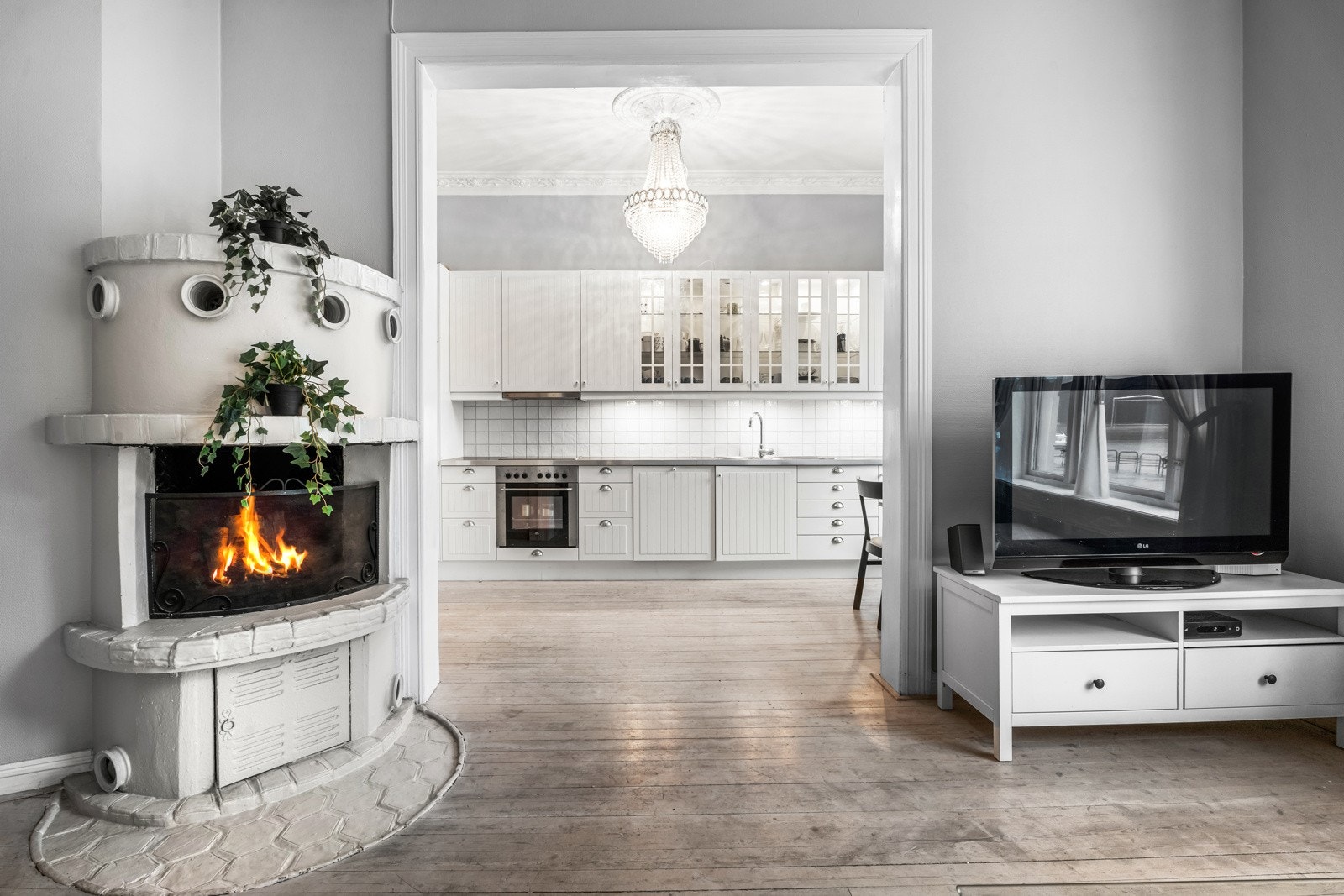 Fra stuen har du en åpen og sosial løsning til kjøkkenet Galleribilde