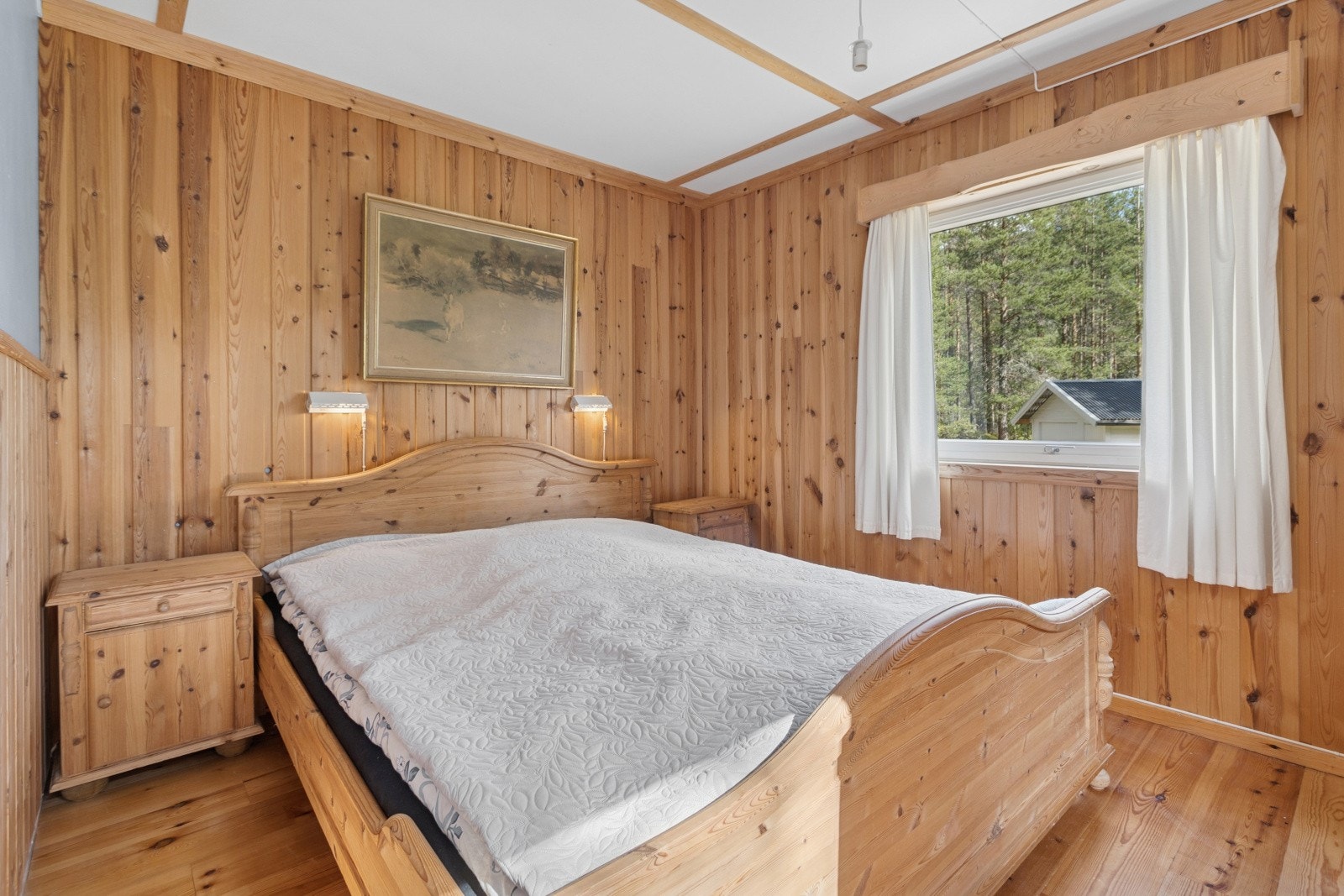 I hovedetasjen er det tre romslige soverom - alle med eget toalettrom Galleribilde