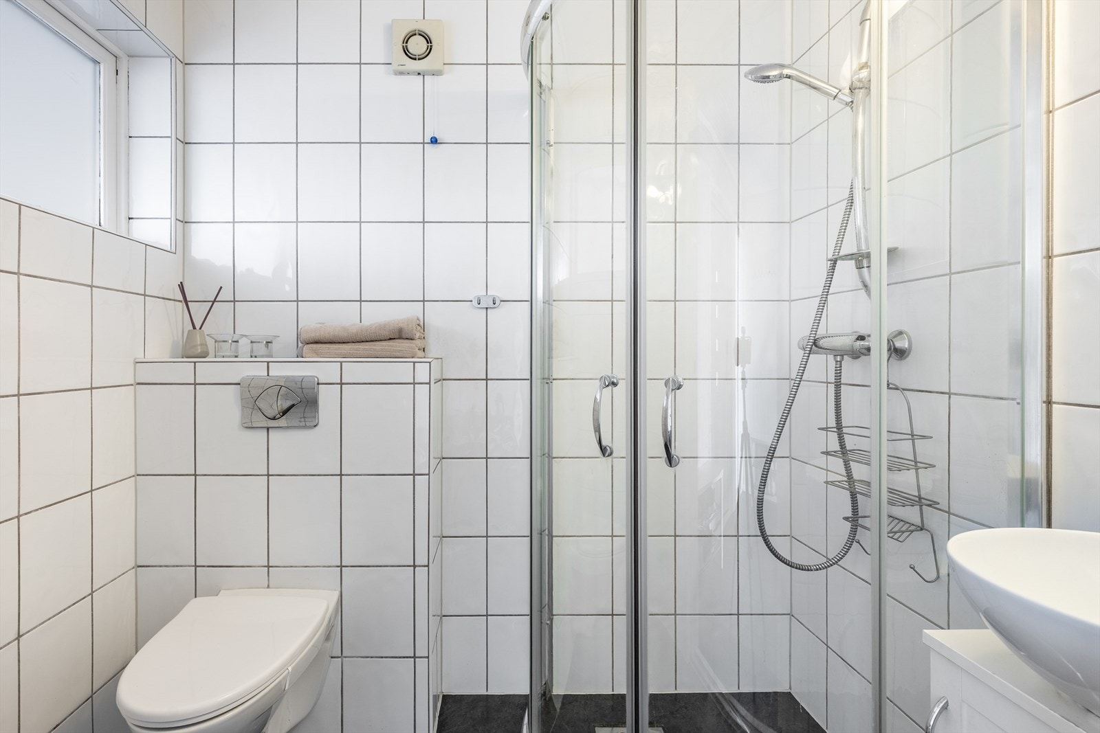 Flislagt bad i hovedetasje Galleribilde