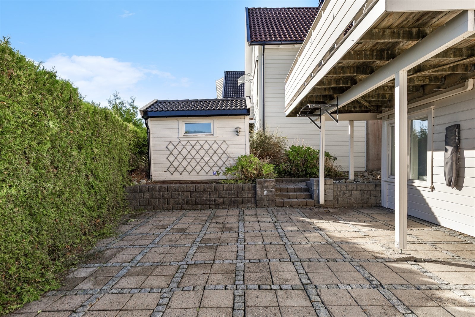 Redskapsbu i hagen Galleribilde