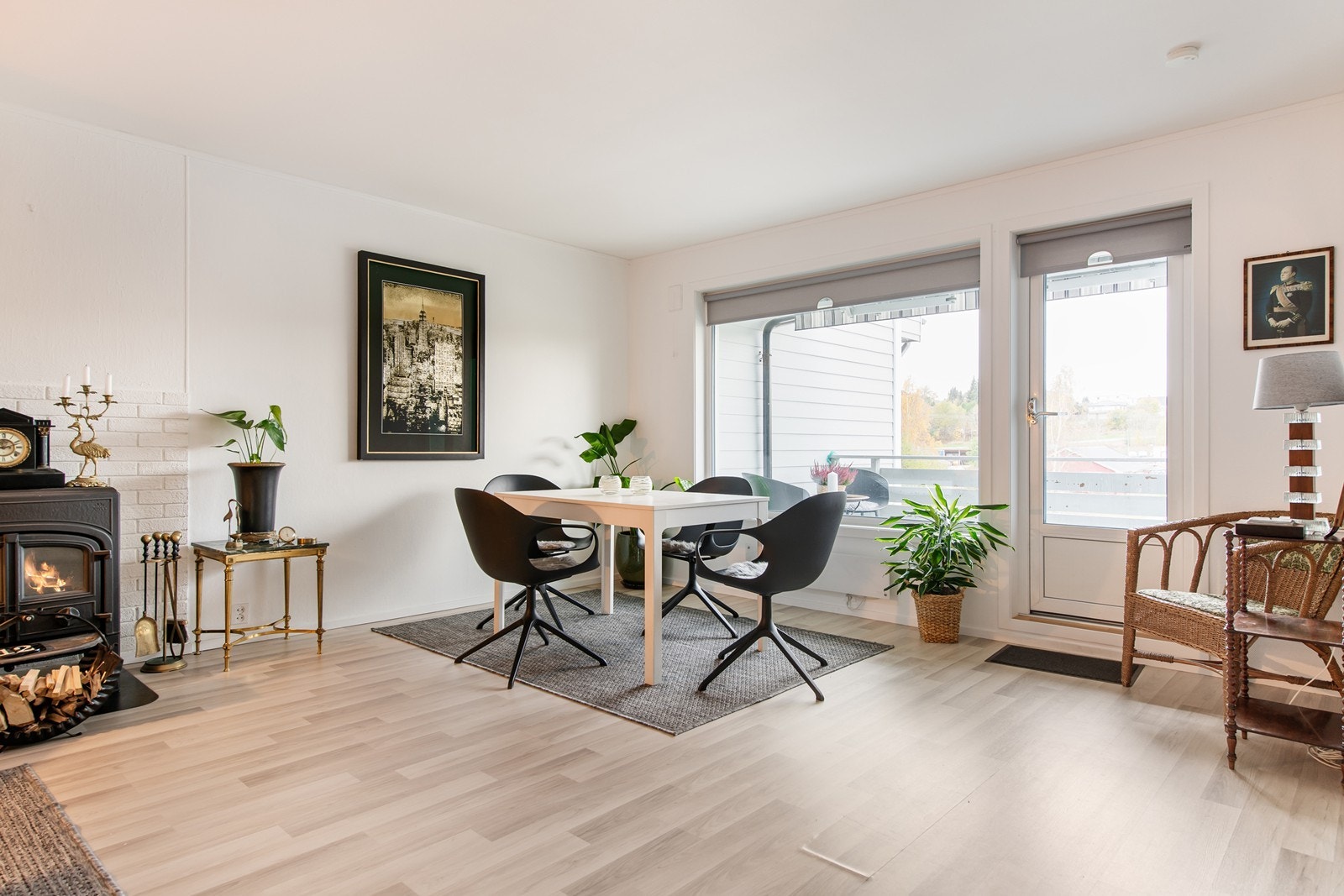 Fra spisestua er det utgang til balkongen Galleribilde