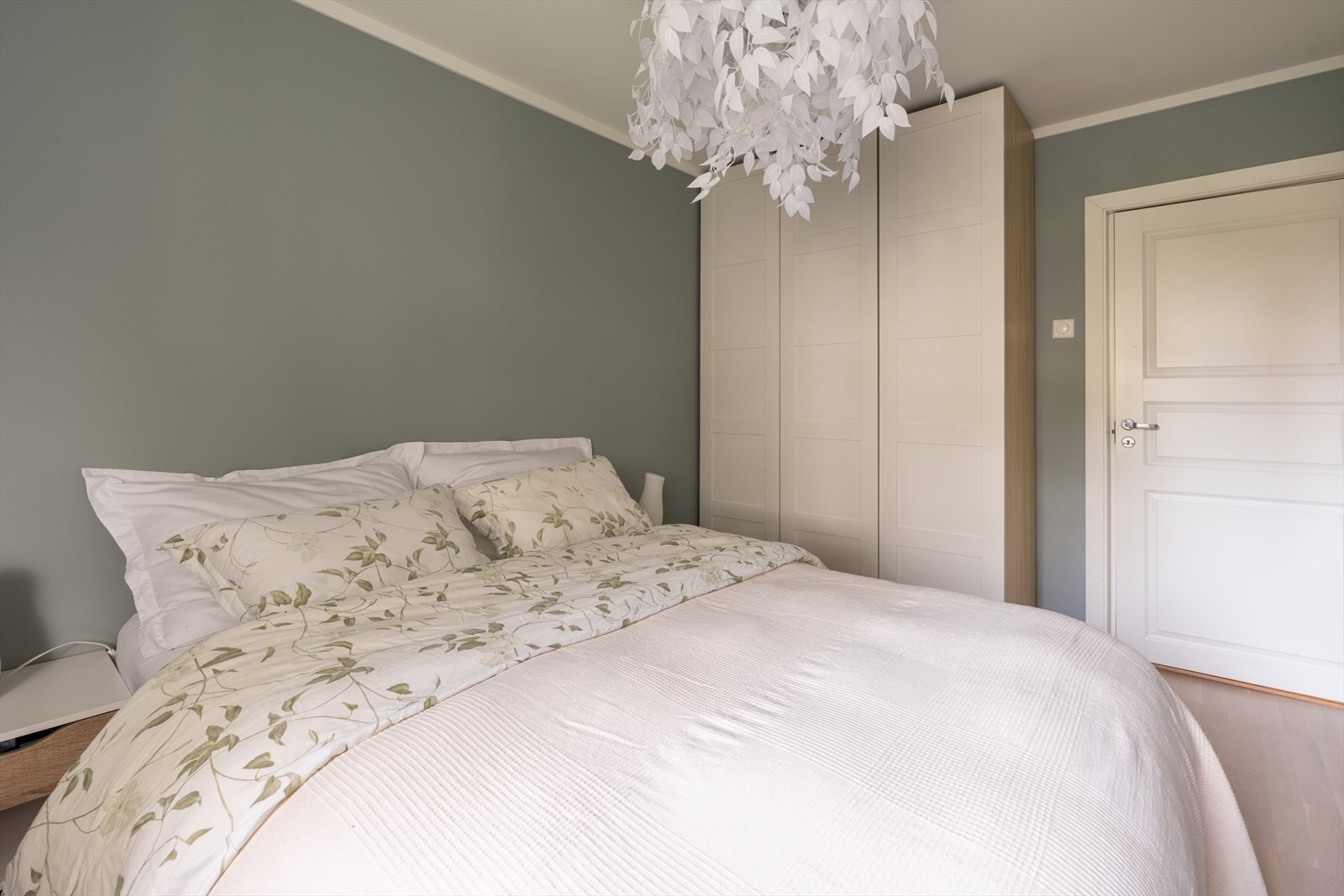 I forbindelse med oppgraderingen i 2019 ble det etablert lydhimling, trinnlydsplater under parketten (ca. 12 mm), og vegger mot nabo/oppgang ble bygget som lydvegger. Galleribilde