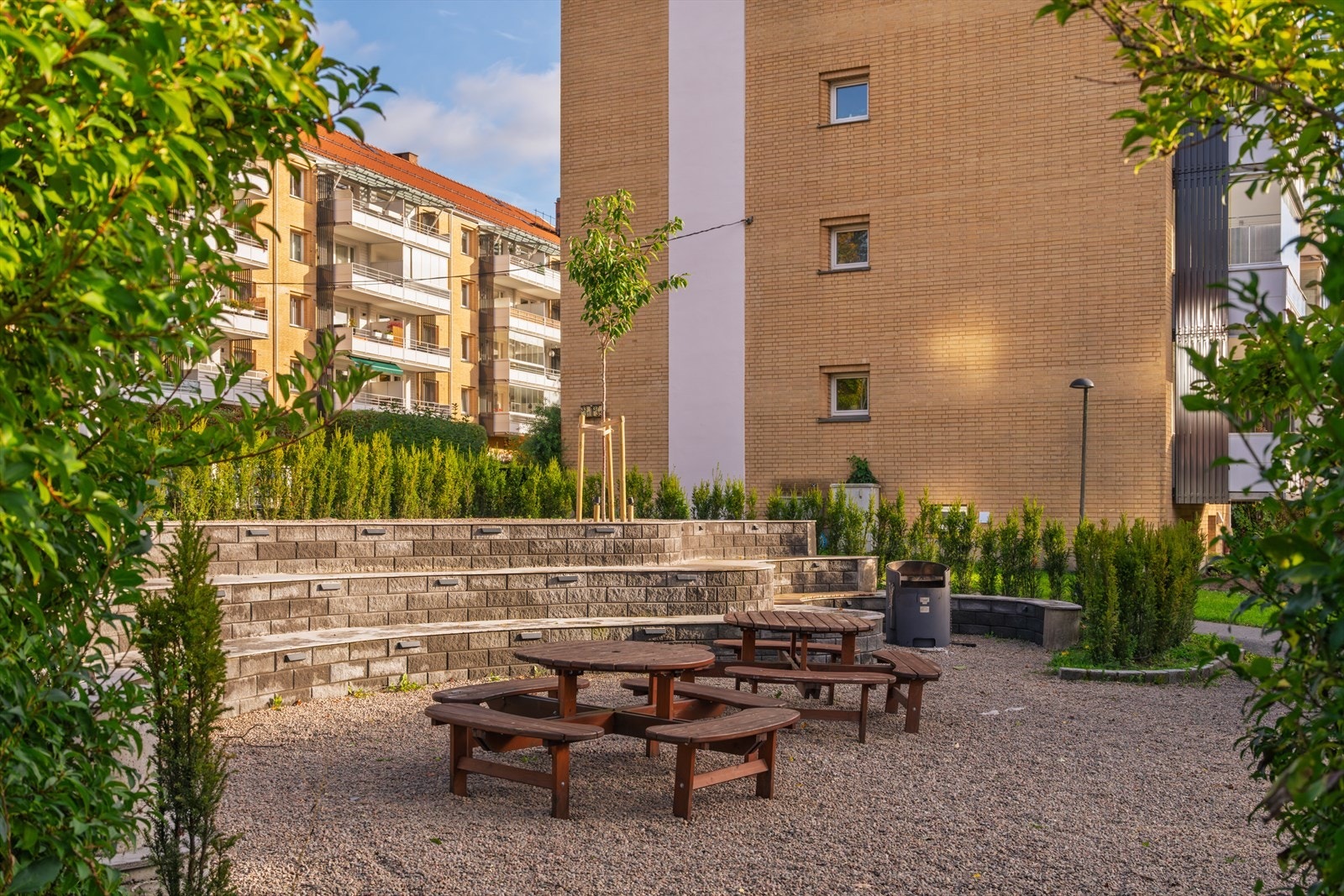 I regi av borettslaget er det heising av flagg med korps på 17. mai og julegrantenning med korps før jul. Galleribilde