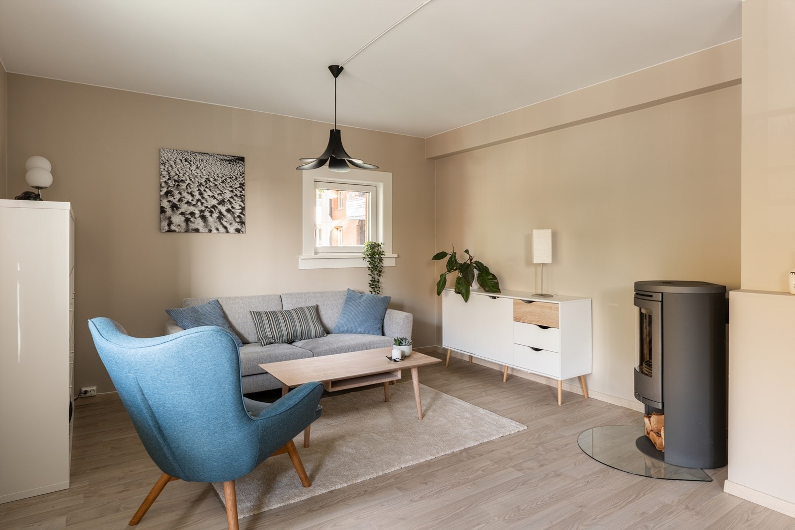 Stuen er et sentralt rom med plass til sofagruppe og øvrig møblement. Galleribilde