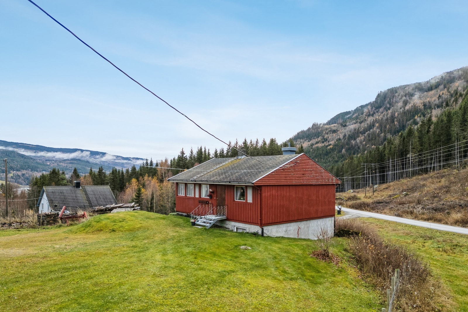 Kårboligen fra 1979 er en egen, fullverdig boenhet på tunet. Galleribilde