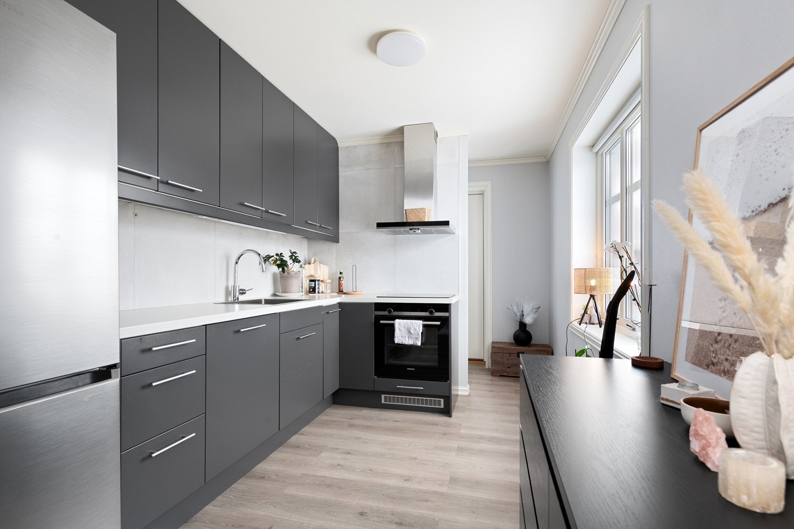 Kjøkken satt inn i 2019. Galleribilde