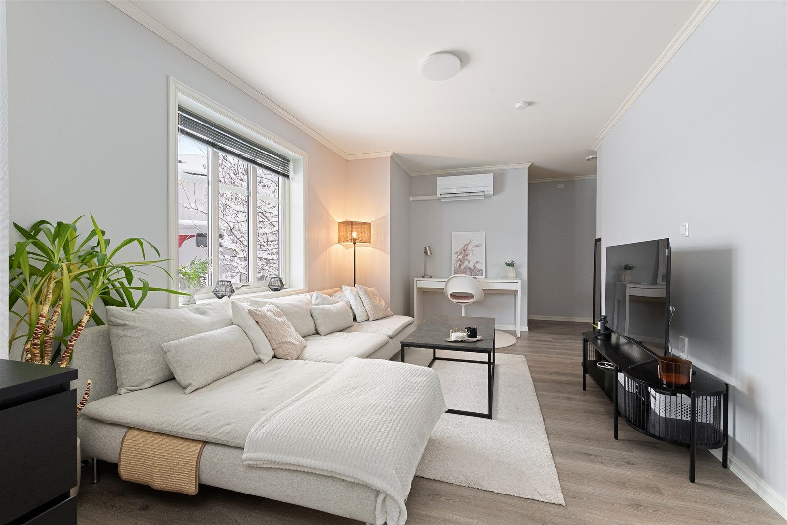 Etasjen er avdelt av dagens eier, og innredet til utleiedel. Galleribilde