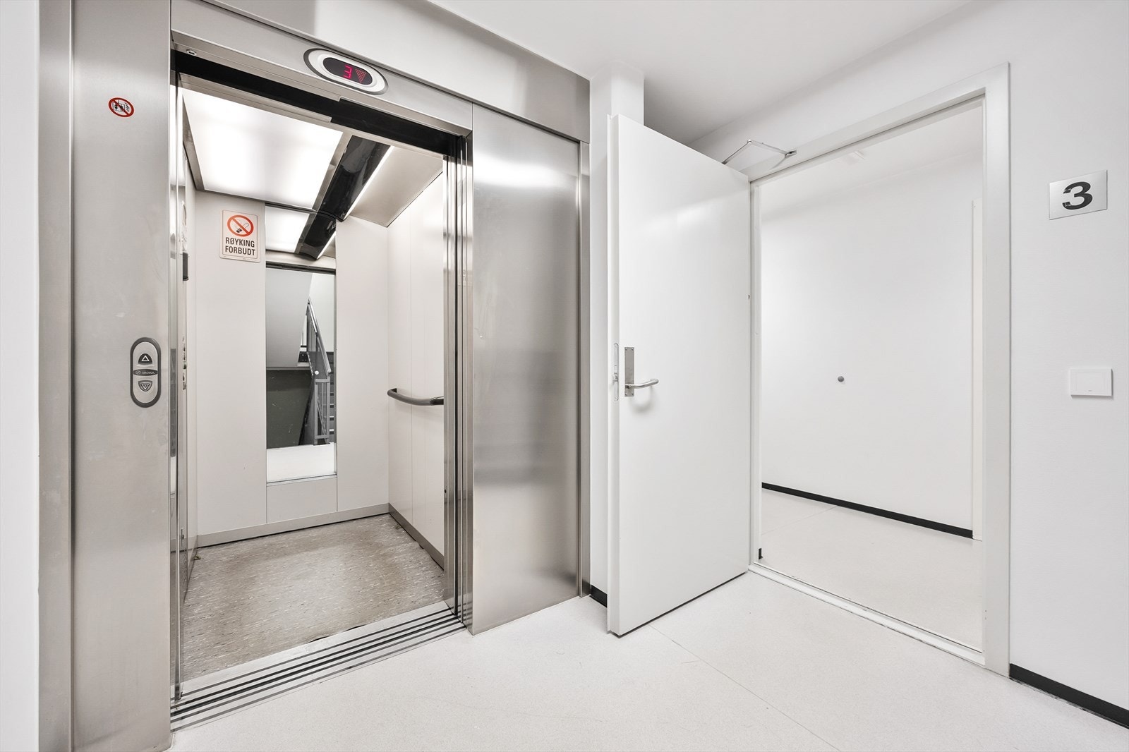 Bygget har heis for enkel adkomst til leiligheten og bod i underetasjen. Galleribilde
