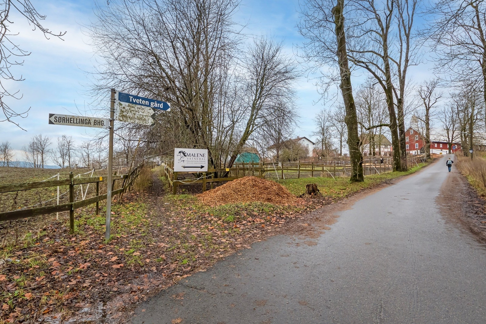 Leiligheten ligger fint til med kort vei treningssenter, rekreasjon, T-bane, buss og kort vei til kjøpesenter. Galleribilde