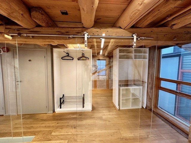 Garderobe og oppbevaring, printer bak Galleribilde