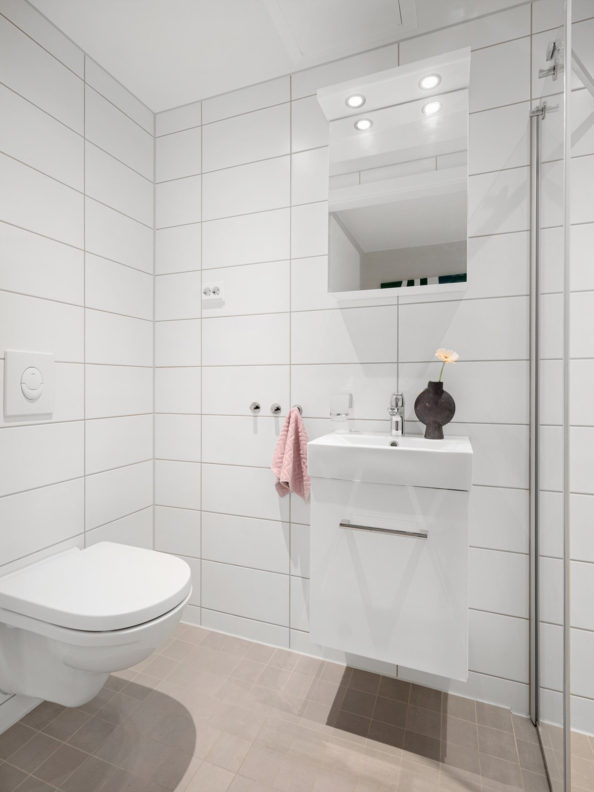 Begge badene ligger lett tilgjengelig fra alle soverommene. Galleribilde