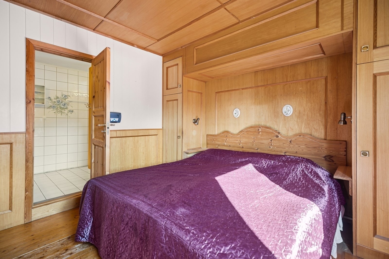 Soverommet har også god garderobeplass. Galleribilde