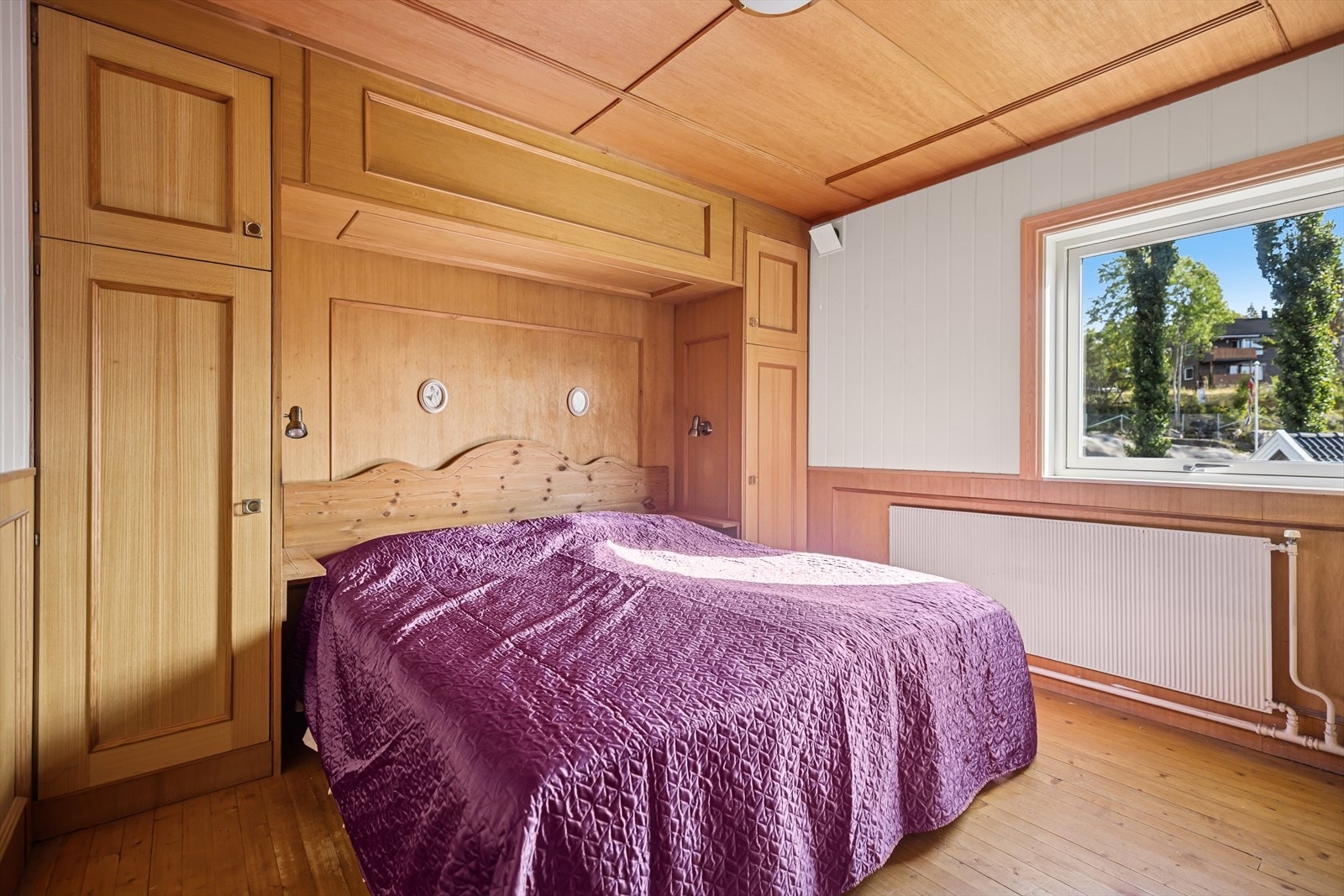 Hovedsoverommet har god plass til dobbeltseng og tilhørende møblement. Galleribilde