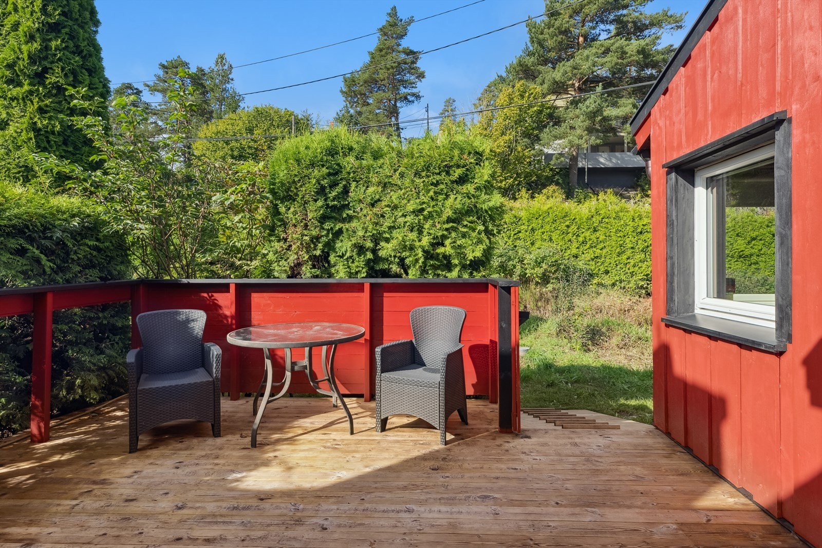 Fra terrassen er det adkomst til hagen. Galleribilde