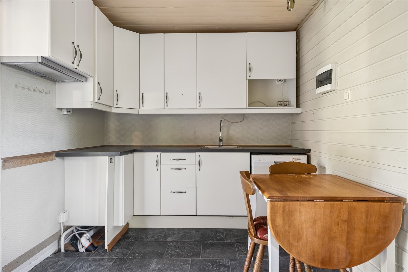 Ekstra kjøkkenet i 1.etasje, det er i dag benyttet til utleie, men utleiedelen er ikke godkjent. Galleribilde