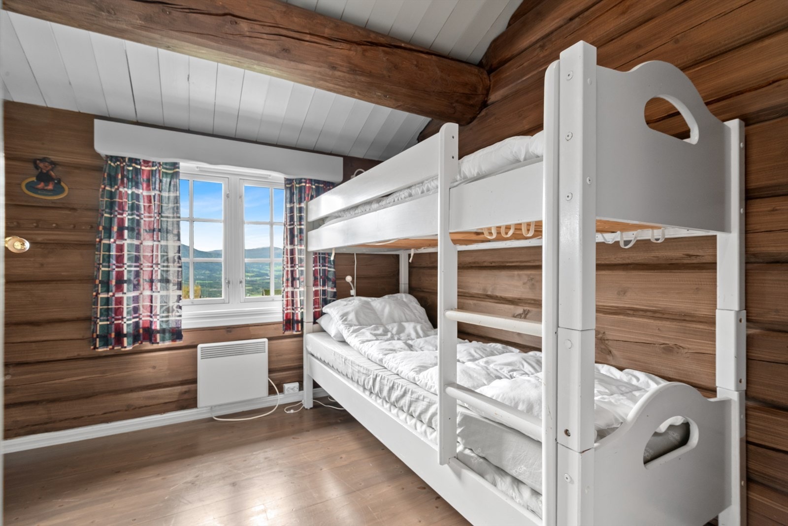 Flott utsikt utover Oppdal fra store vindusflater Galleribilde