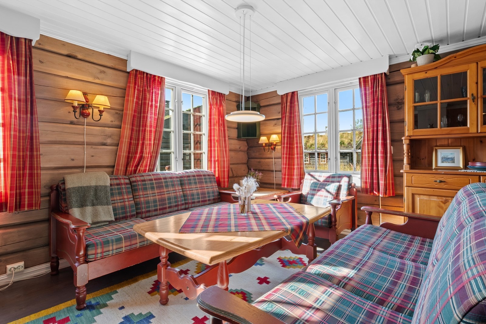 Hytta selges komplett med møbler og inventar - klar til innflytting og bruk. Galleribilde