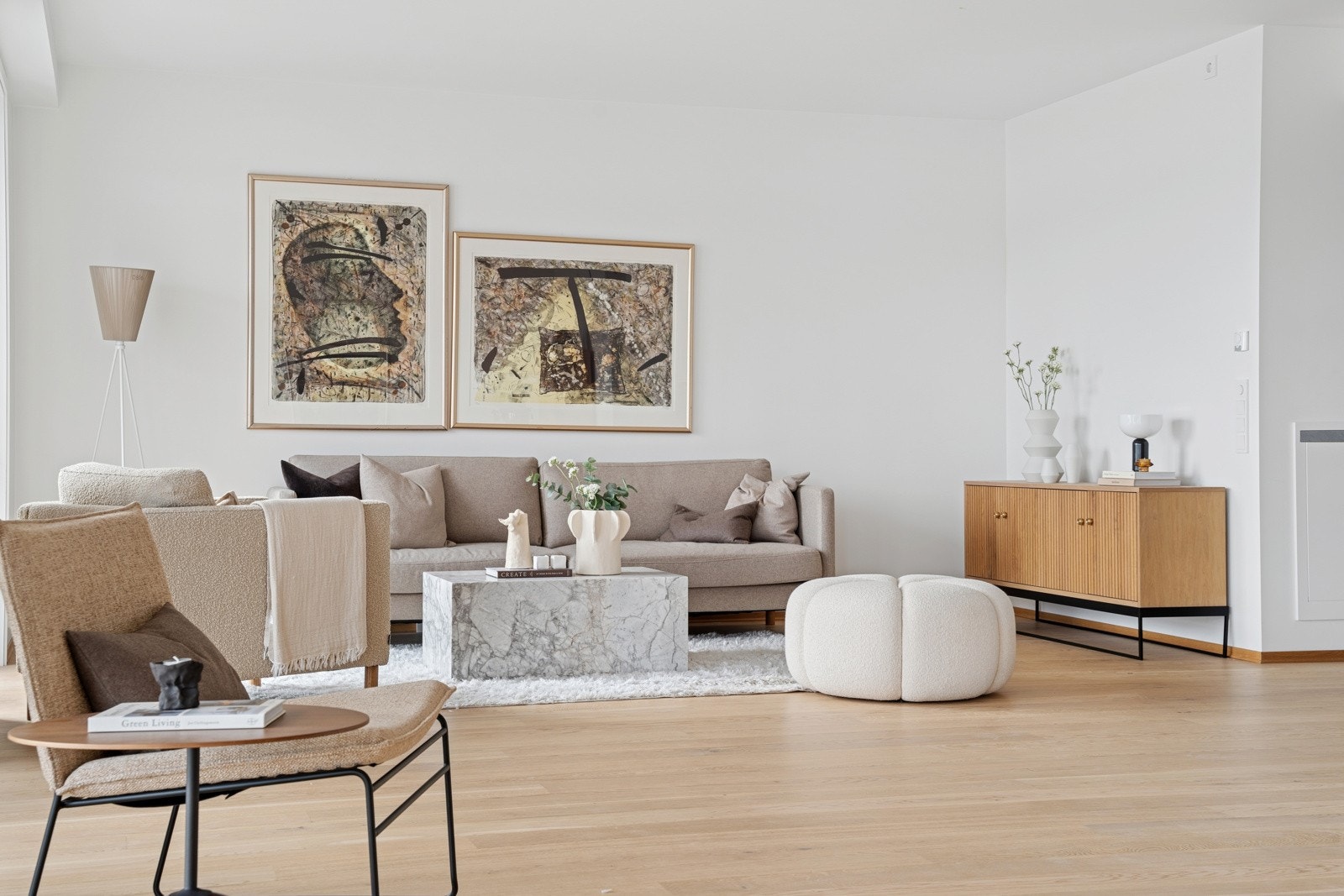 Stuen er av god størrelse og måler hele 52,5 m². Galleribilde