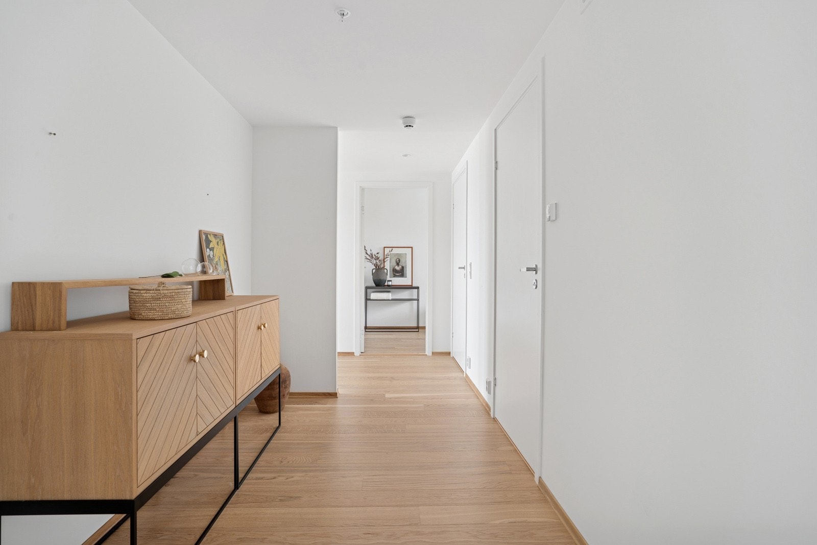 Entréen er av god størrelse med direkte adkomst til soverom og bad. Galleribilde