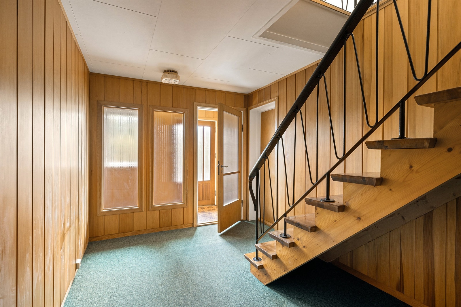 Adskilt vindfang er spesielt gunstig på kjølige dager og holder kald luft tilbake når ytterdøren åpnes. Galleribilde