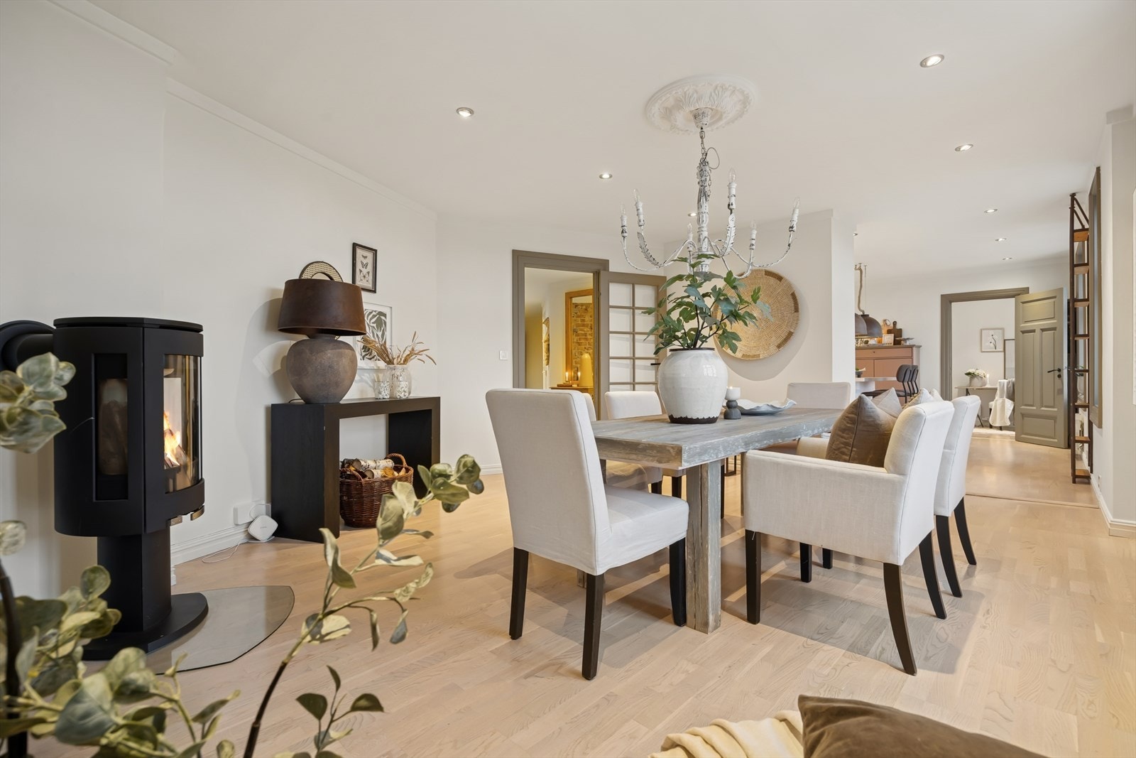 Rommet har plass til en større spisegruppe og egner seg godt for både større og mindre anledninger. Galleribilde