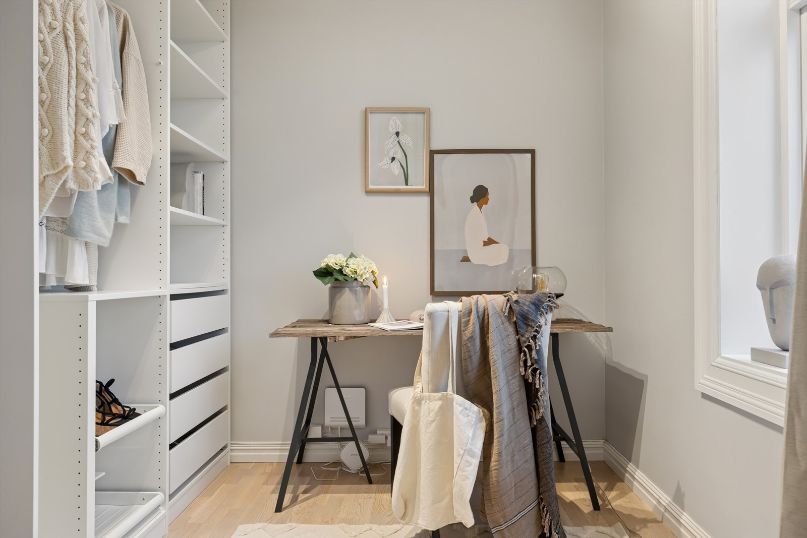 Det minste soverommet ligger innenfor kjøkkenet og er fra opprinnelig av et pikeværelse. Galleribilde