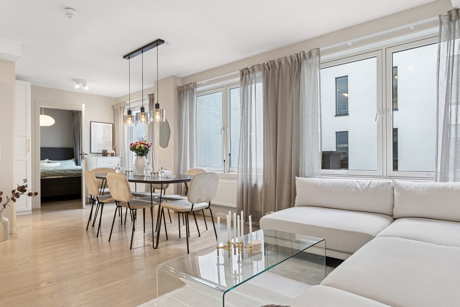 Leiligheten vender mot stille gårdsrom. Galleribilde