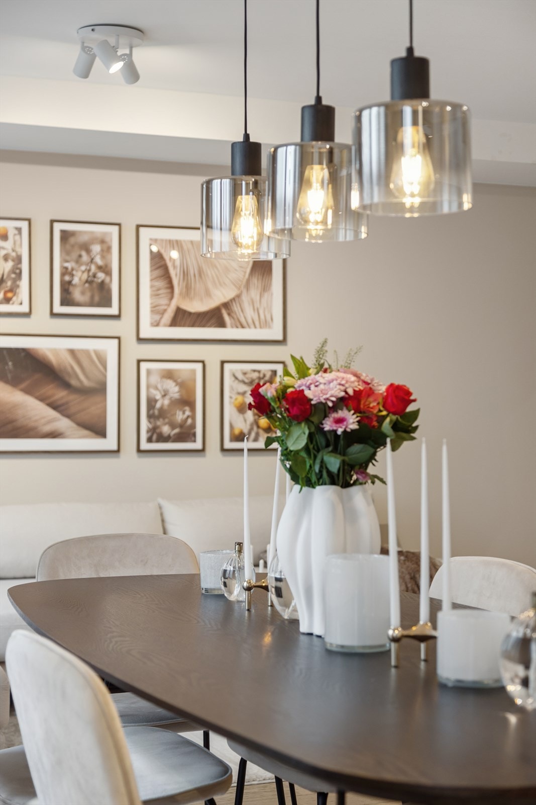 De lyse fargetonene skaper det en god romfølelse. Galleribilde