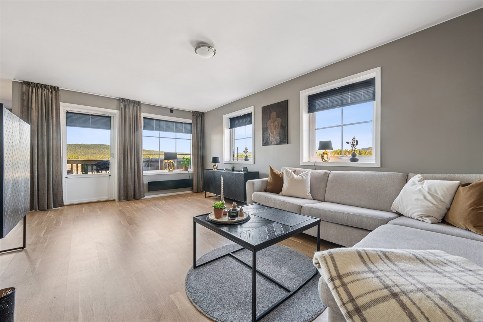 Stuen er større grunnet leilighetens endeplassering. Galleribilde