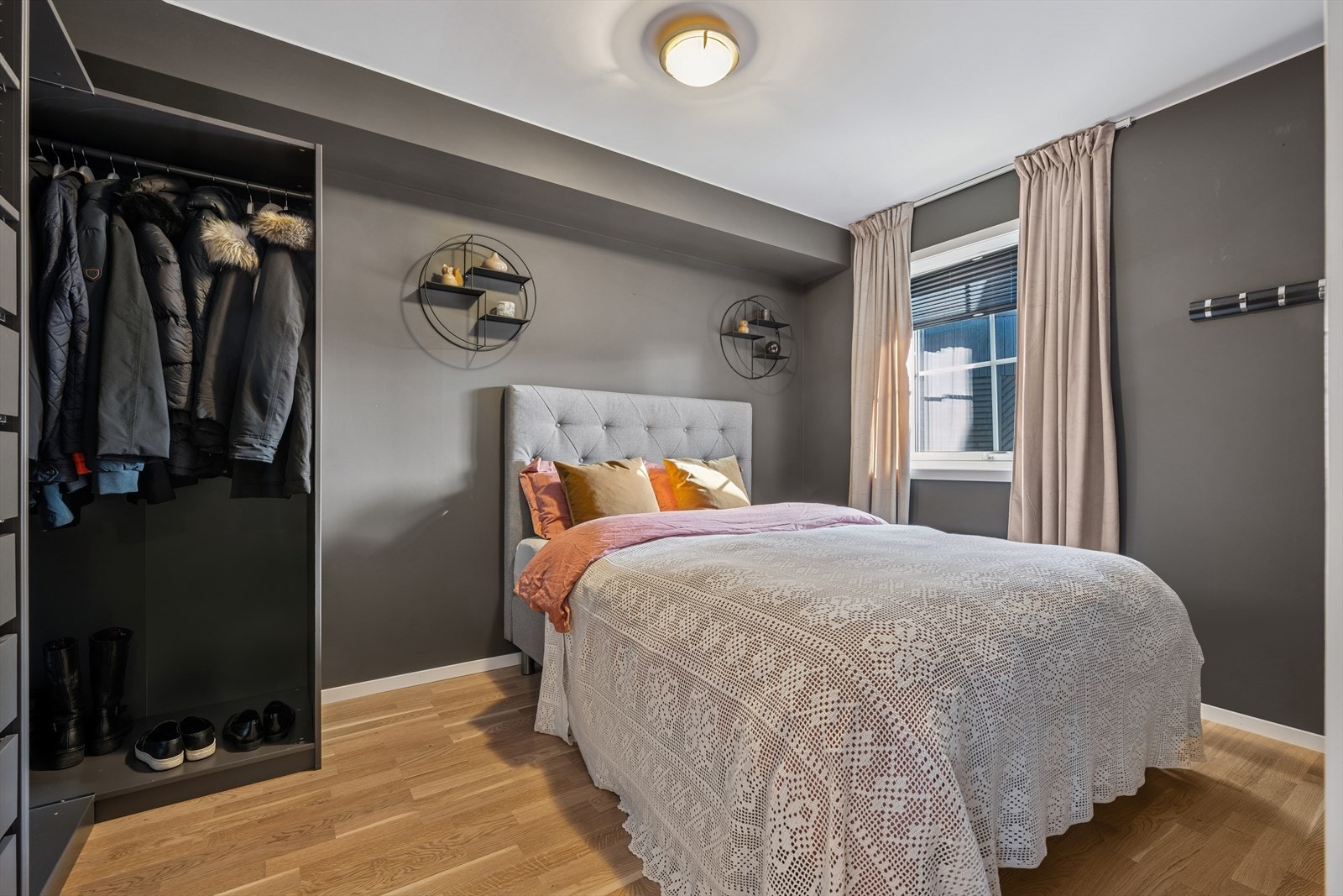 Boligen har tre gode soverom. Galleribilde