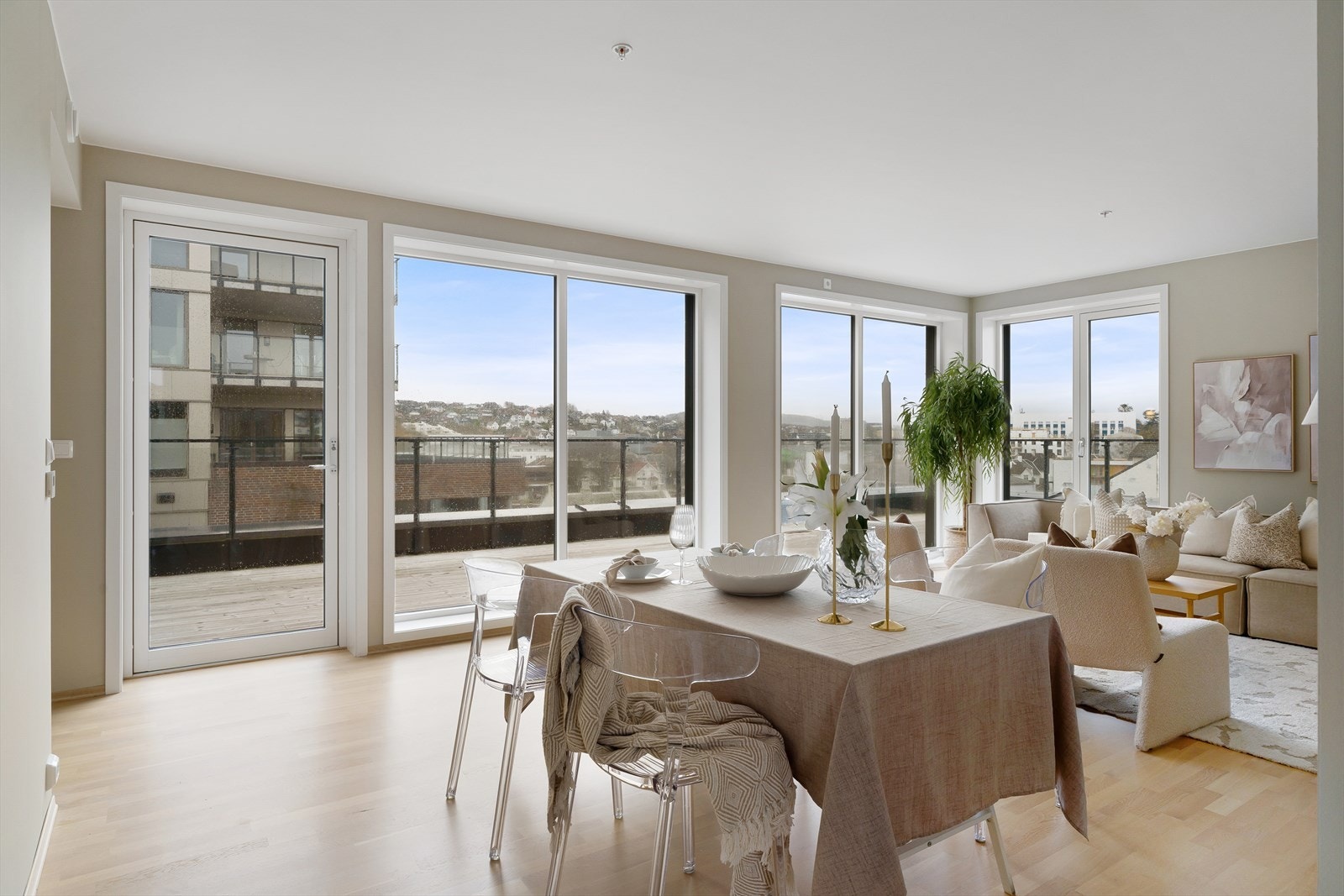 God plass til både sofagruppe og spisebord Galleribilde