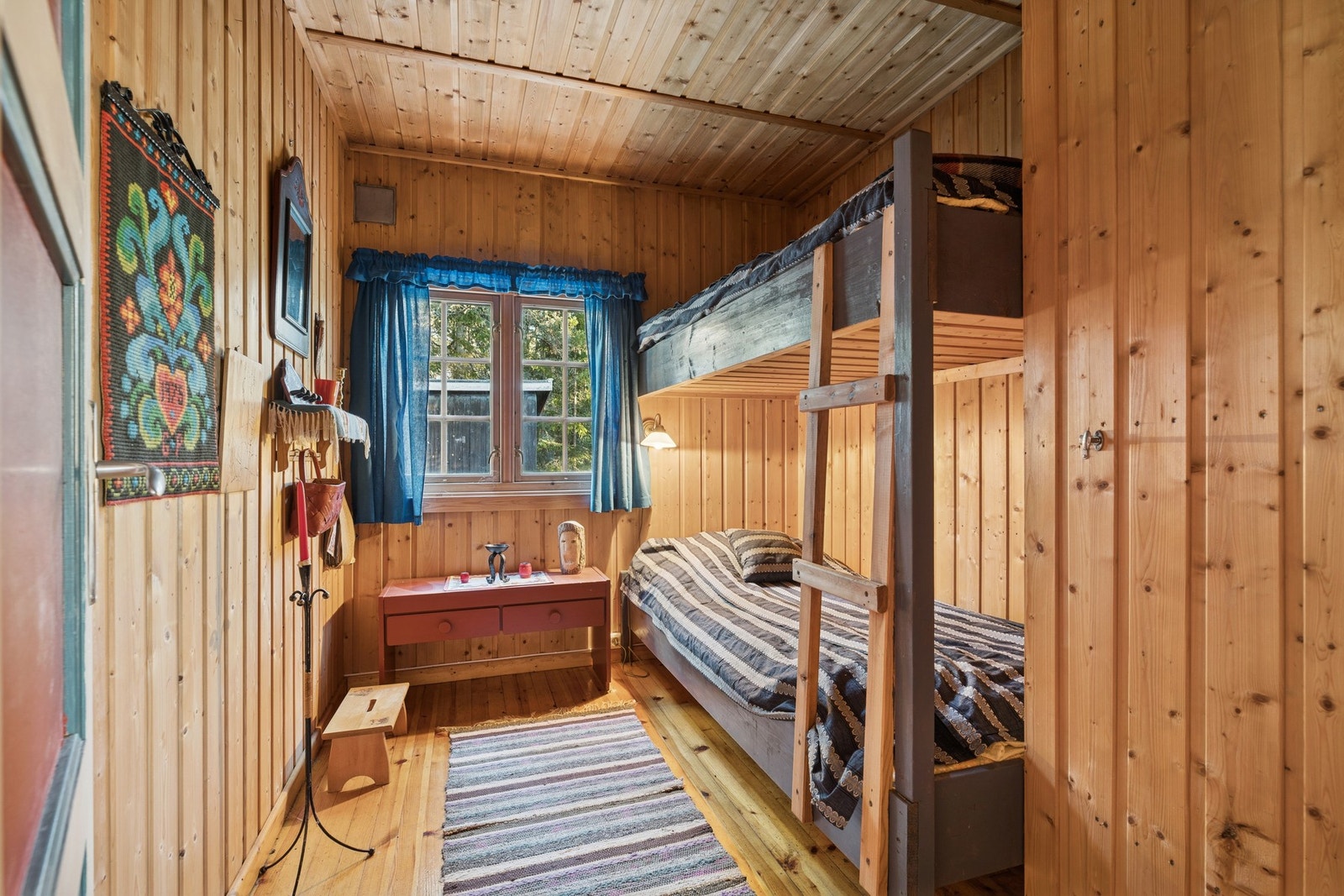 De tre andre soverommene har inngang fra kjøkken/entré. Galleribilde