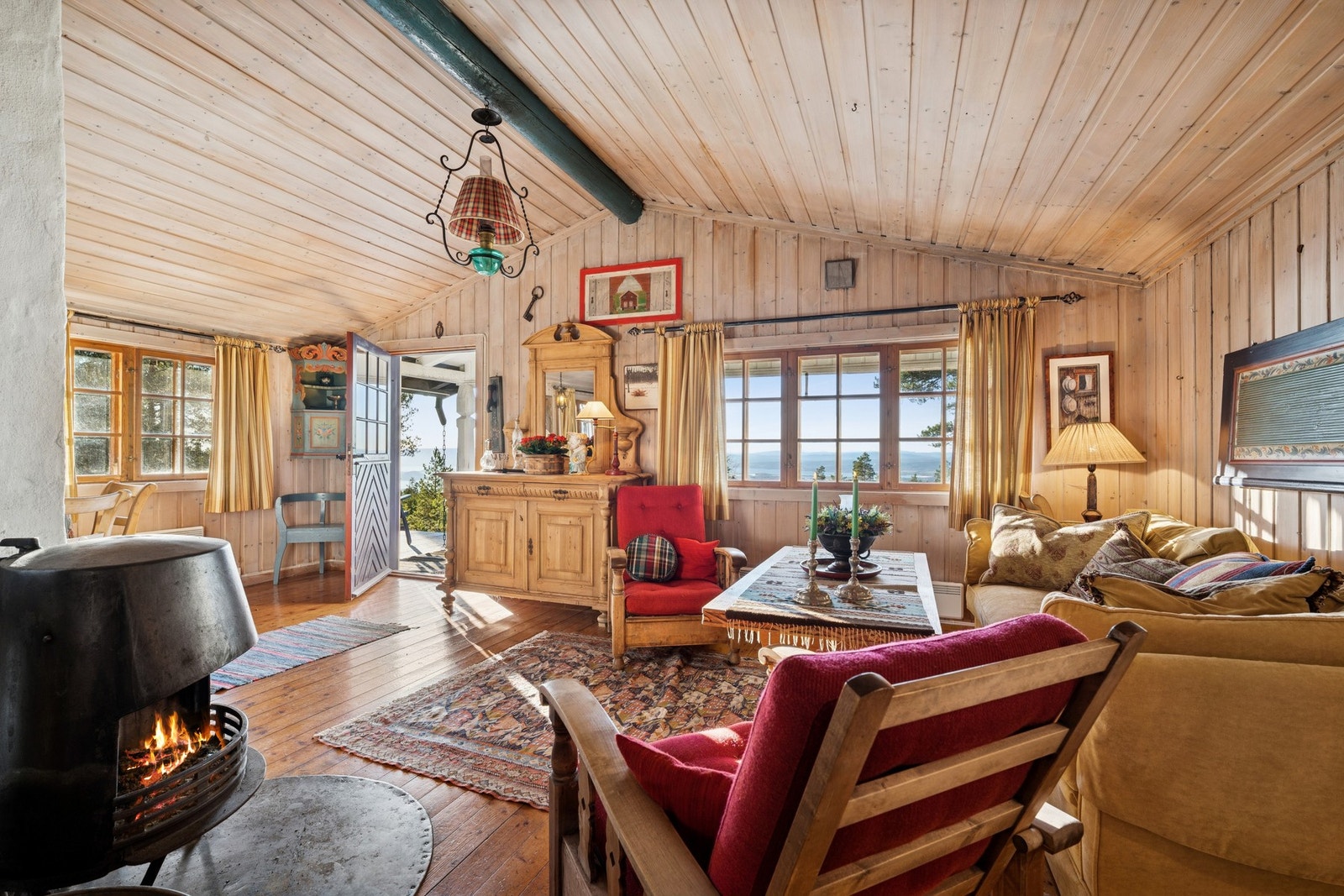 Peisen bidrar til ekstra varme og hygge på kalde vinterdager. Galleribilde