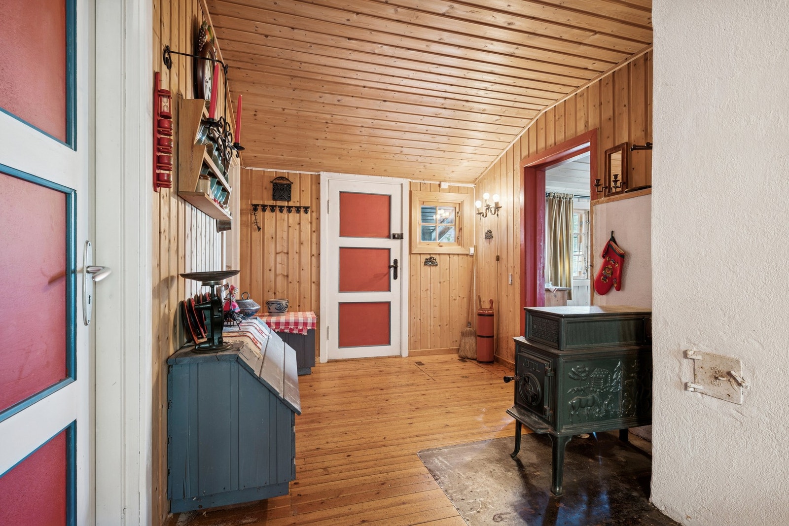 Velkommen inn - fin plass til å hensette sko og yttertøy. Galleribilde