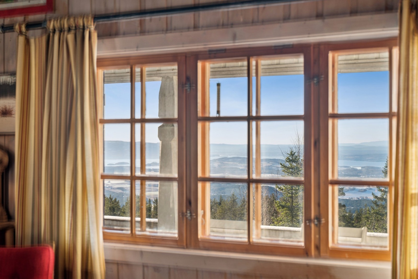 Sjekk utsikten fra stuen. Galleribilde