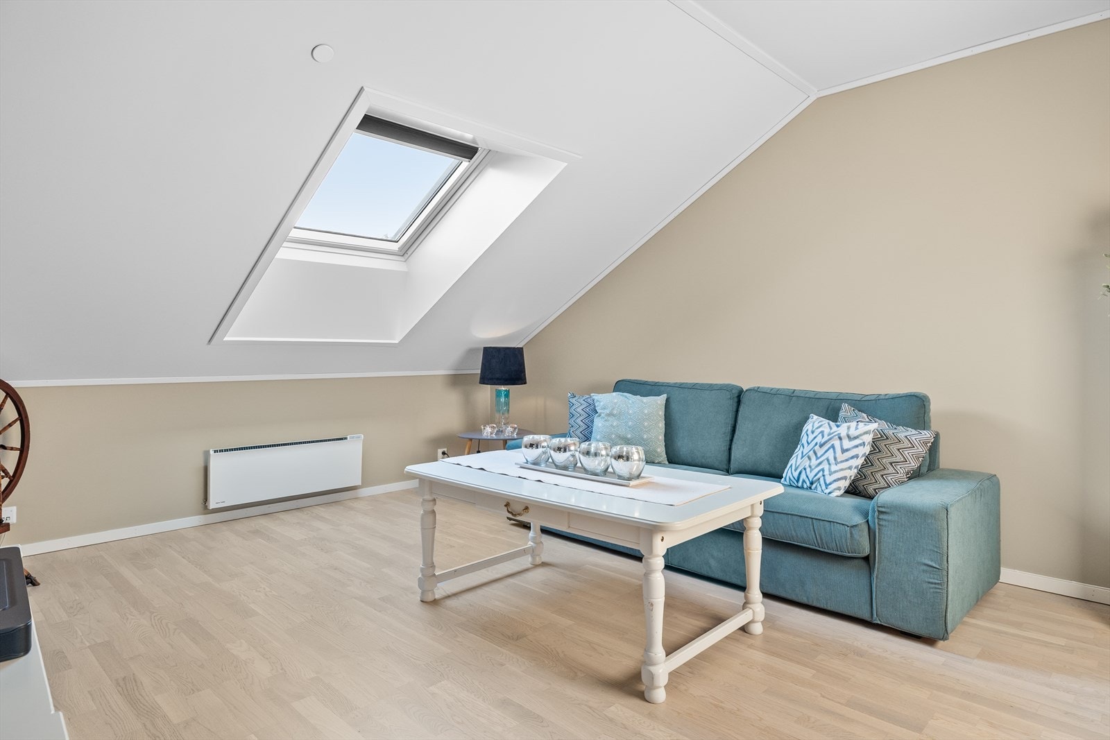 Stuen oppe er perfekt som TV-stue, lekerom eller hjemmekontor. Galleribilde