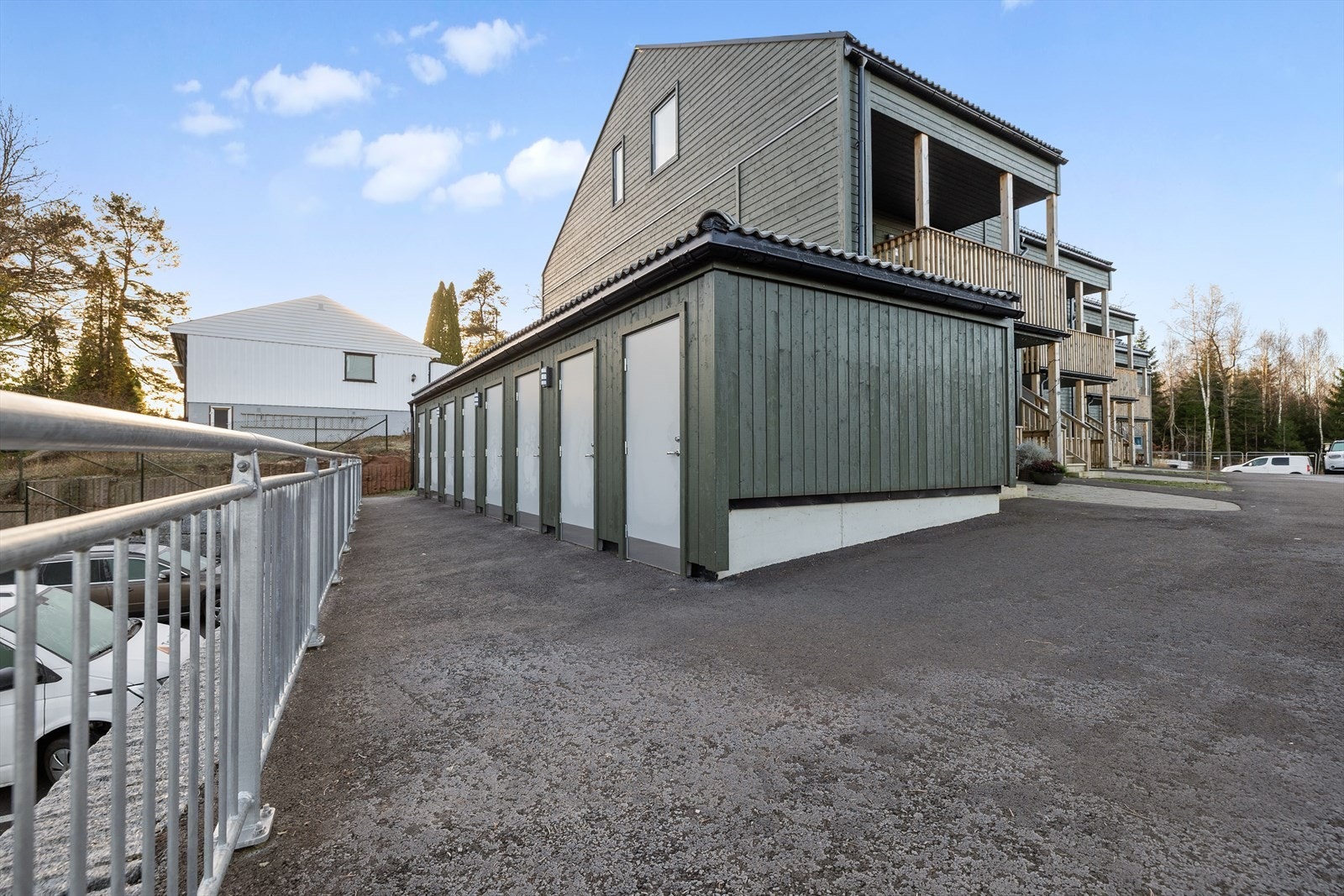 I tillegg disponerer leiligheten en praktisk utebod. Galleribilde