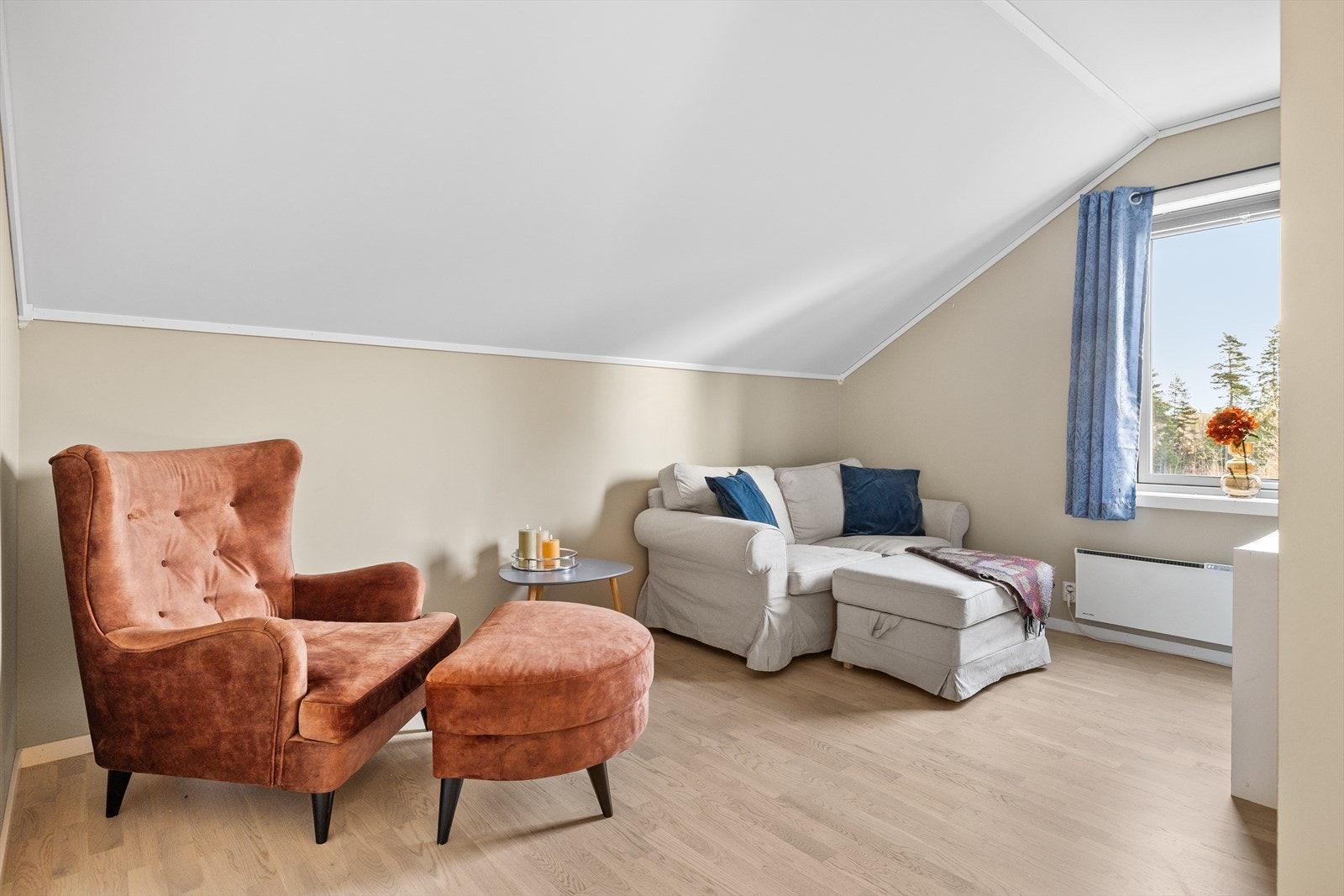 I 2. etasje finner du boligens 2. stue med mange bruksmuligheter. Galleribilde