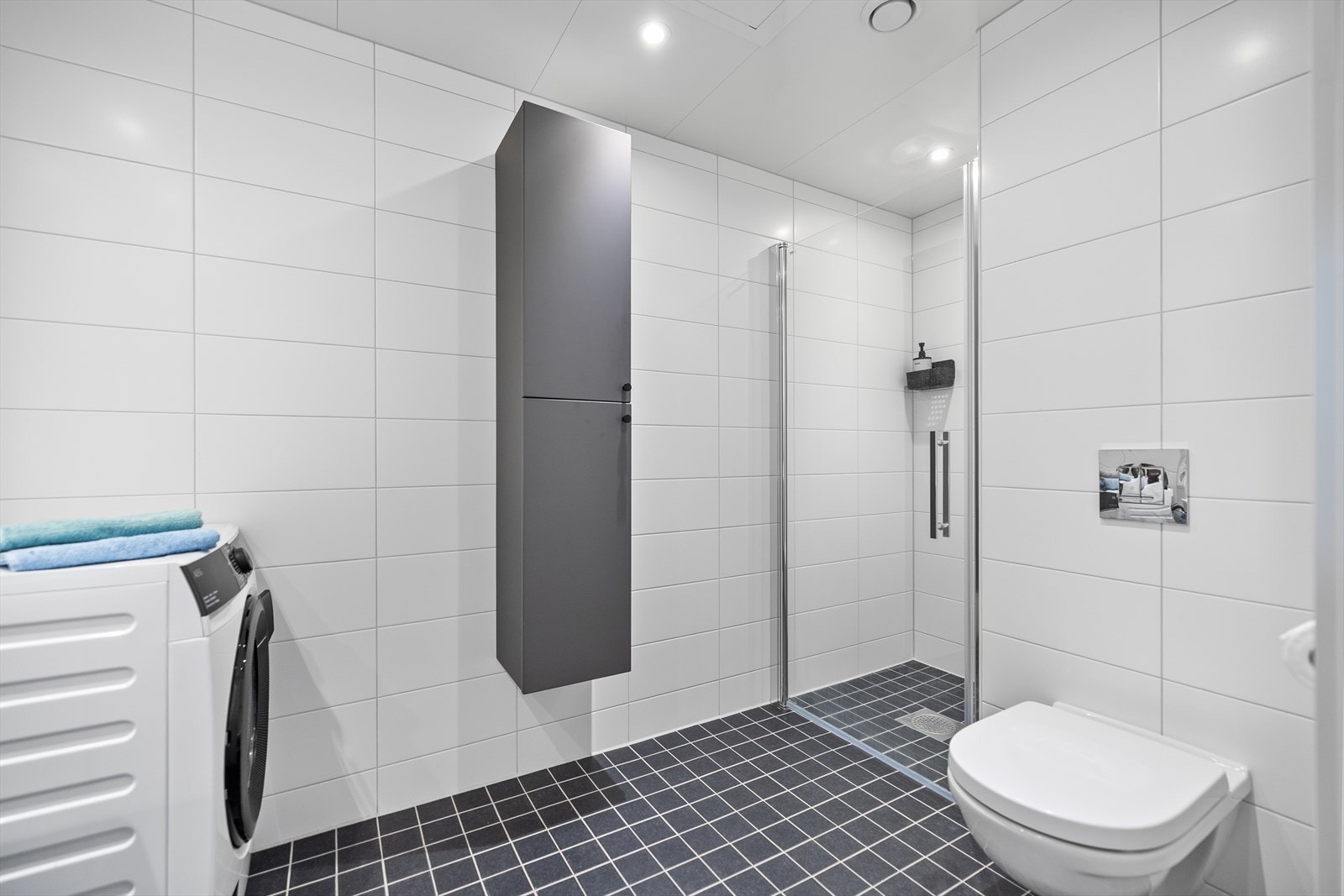 Her er det fint med albuerom både innenfor og utenfor dusjsonen. Galleribilde