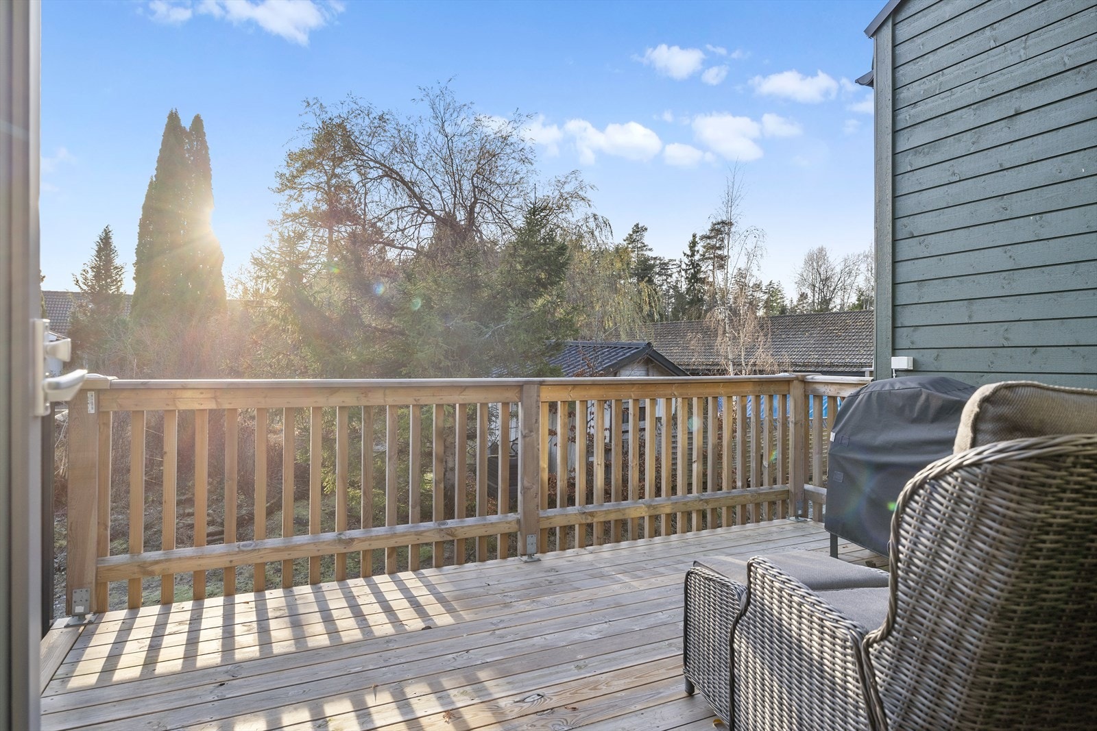 Her har du god plass til utemøblement, grill og beplantning. Galleribilde