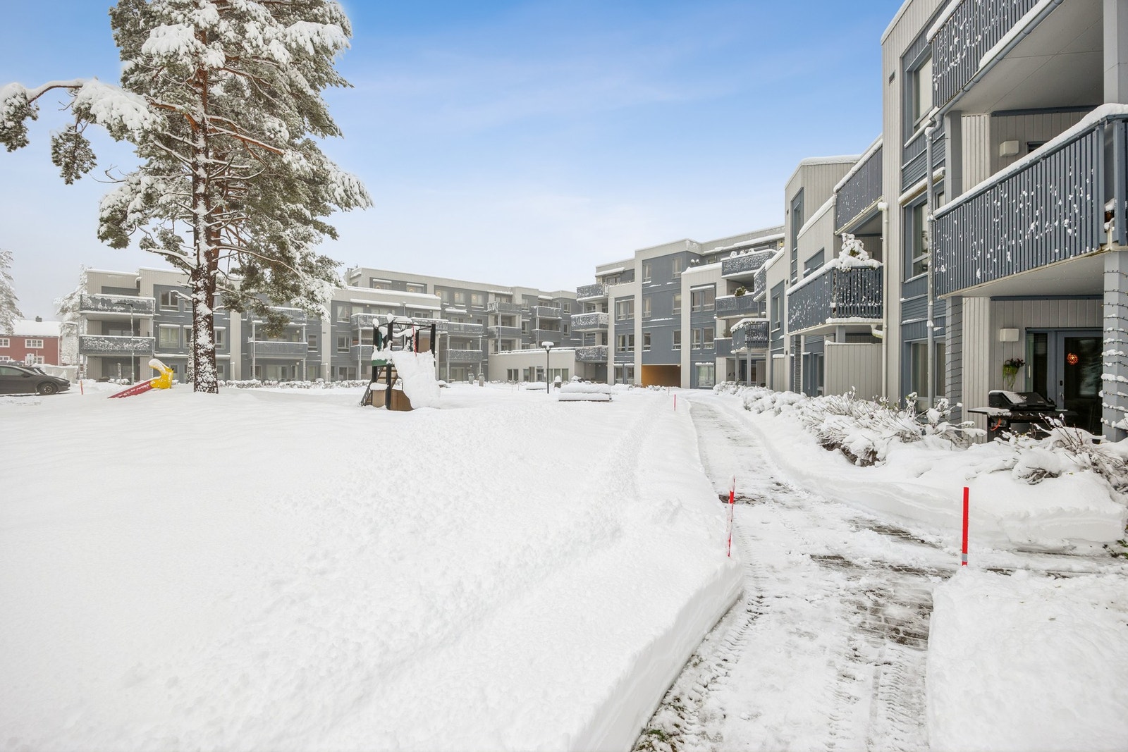 Sameiet har velstelte uteområder med blant annet lekeplasser som gir gode og trygge aktivitetsmuligheter for barn. Galleribilde