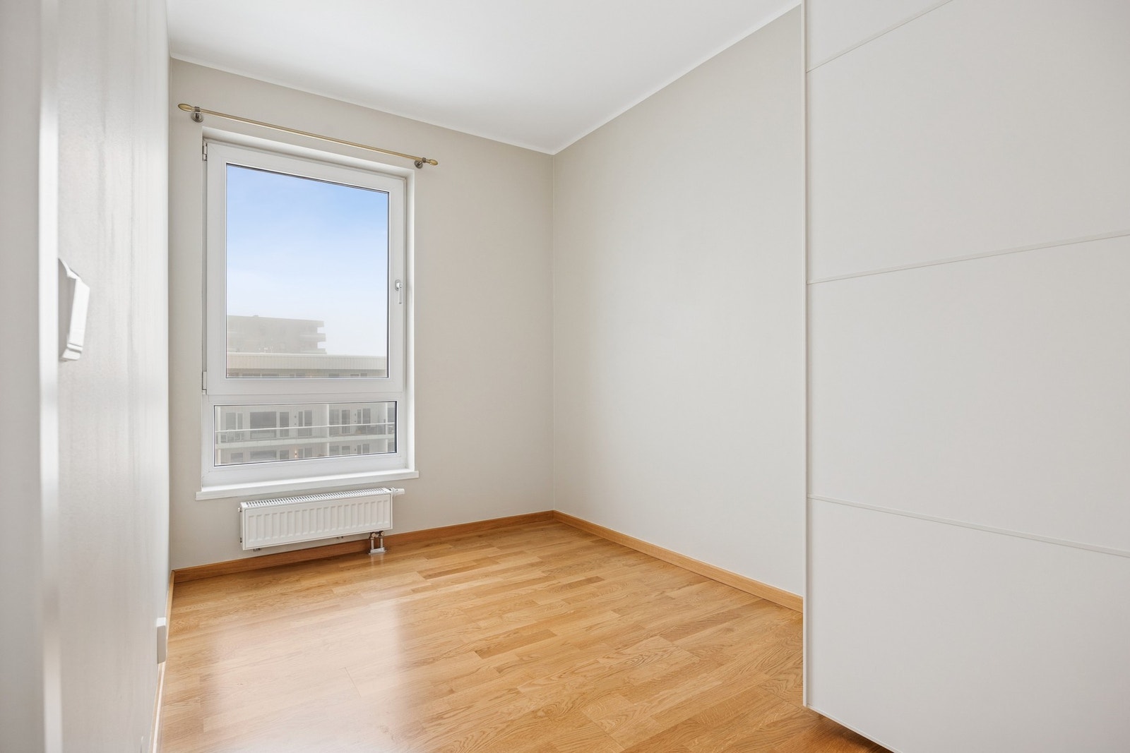 Leiligheten har et lyst og trivelig soverom på ca. 8 m². Galleribilde