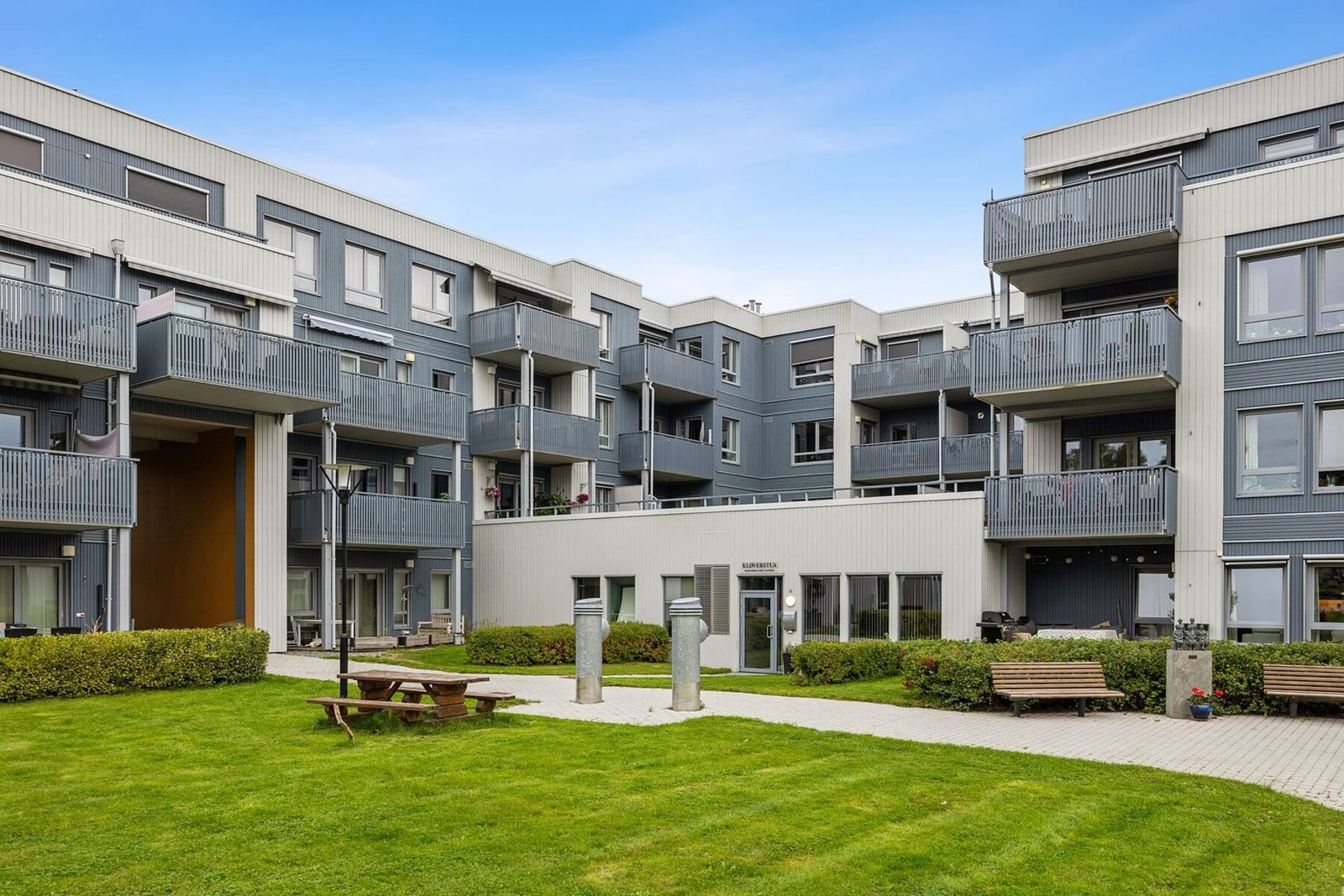 Her bor du i et rolig boligstrøk med korte avstander til alt du trenger i hverdagen. Galleribilde