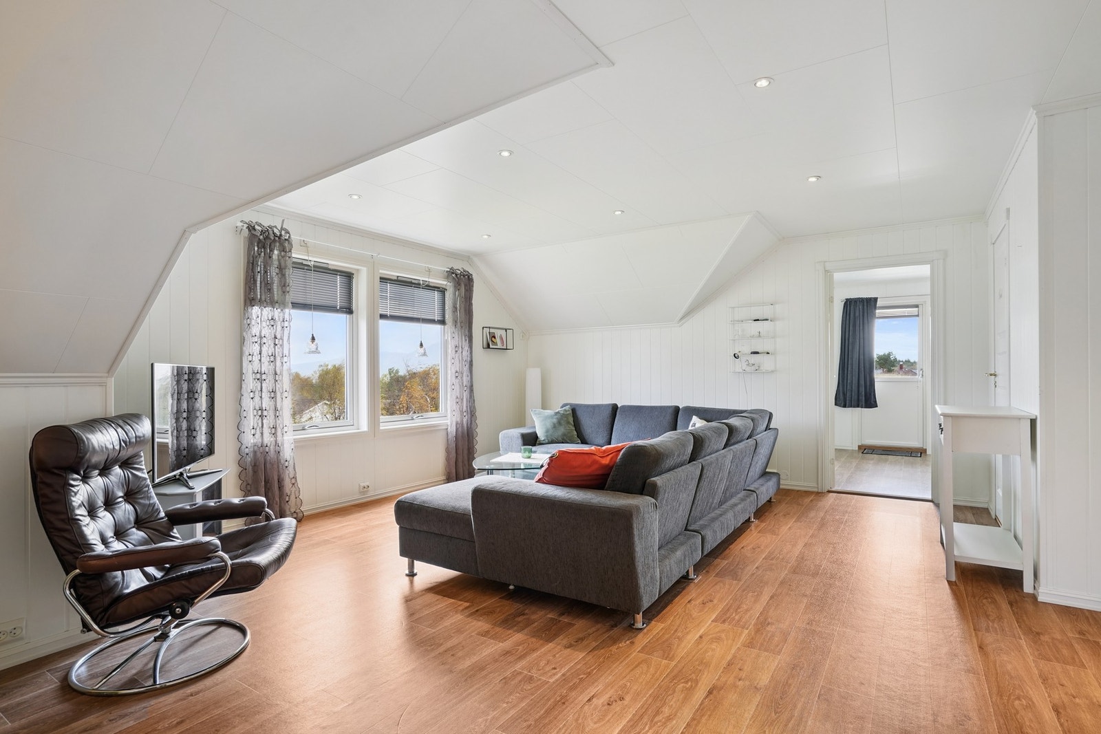 Romslig lofstue Galleribilde