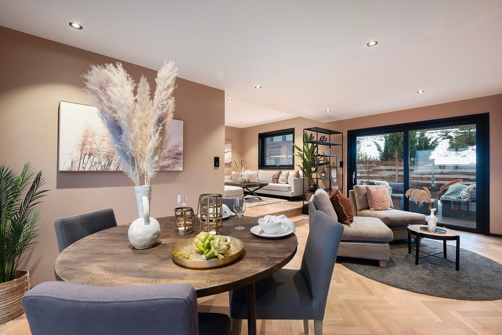 Flott spiseplass med nærhet til kjøkkenet Galleribilde