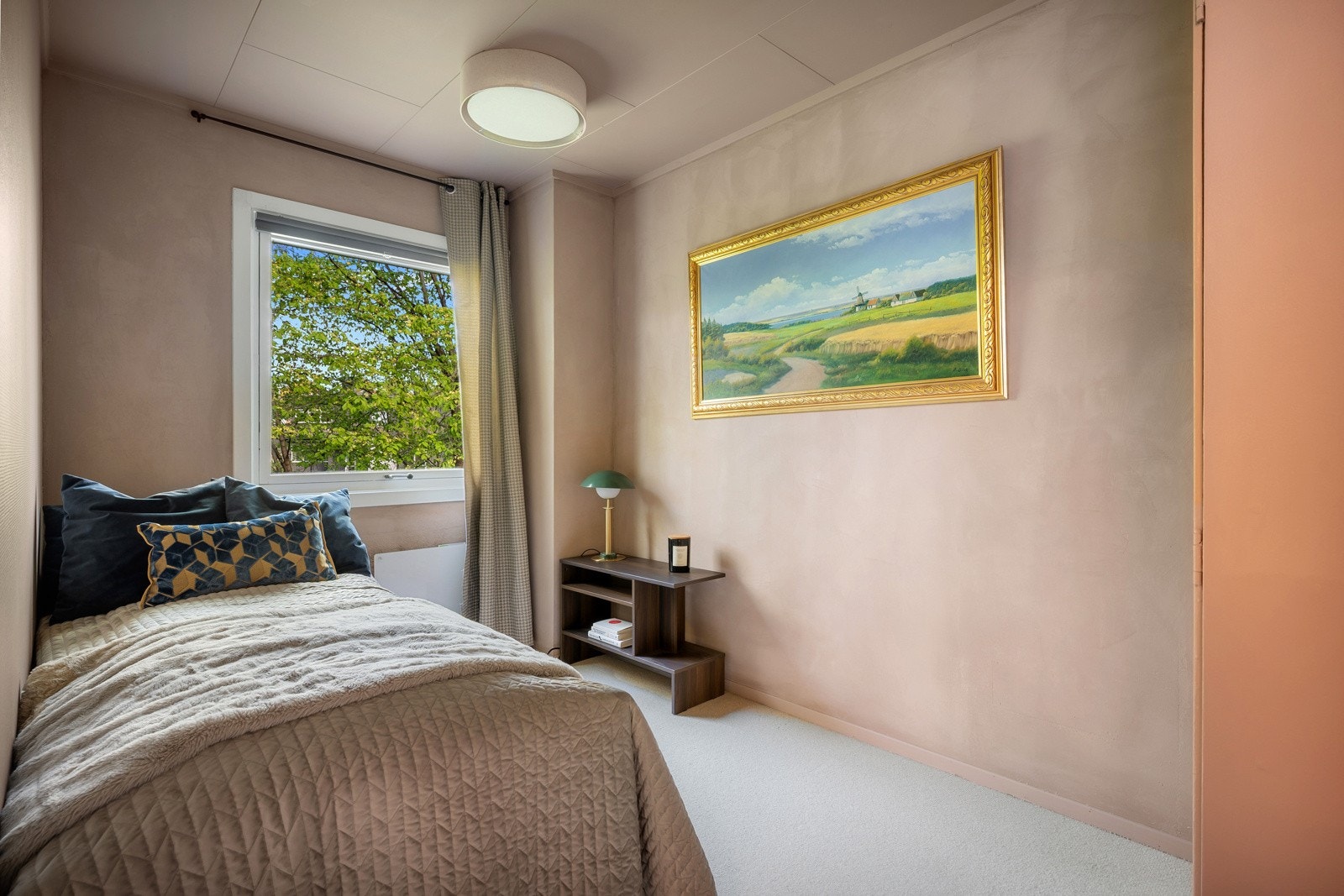 Godt med plass til nødvendig møblement Galleribilde