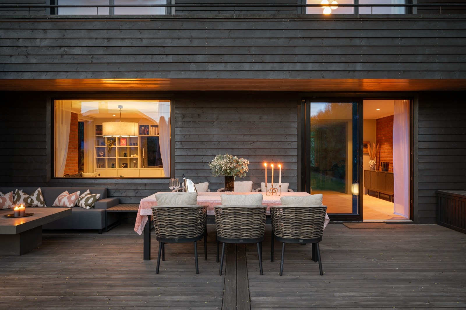 Boligen fremstår med gjennomgående høy standard og oppgraderte overflater Galleribilde