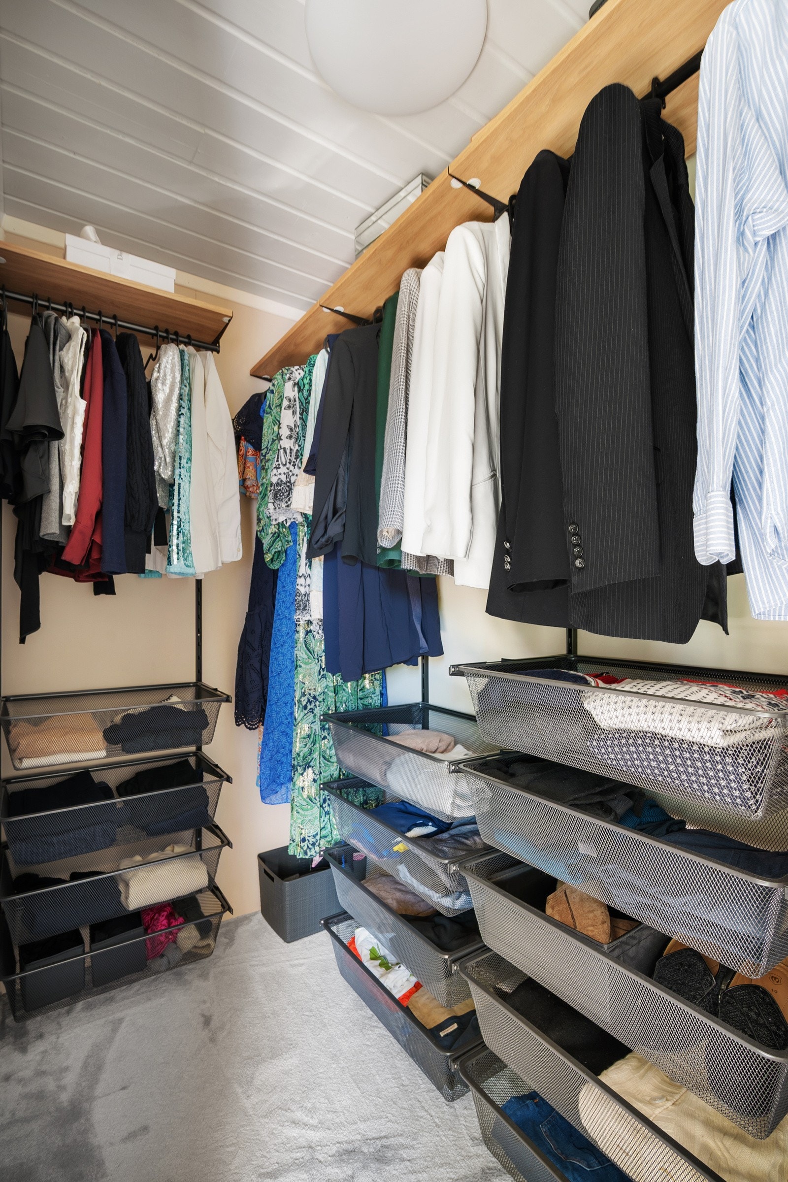 Rommet har direkte adkomst til en egen walk-in garderobe Galleribilde